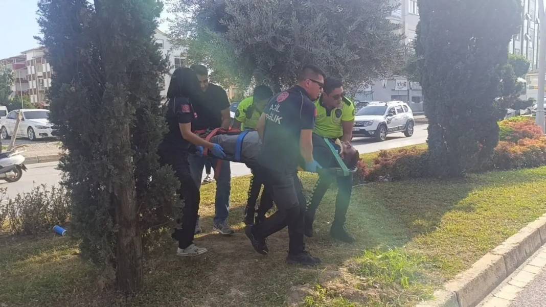 Manavgat’ta Motosikletin Metrelerce Sürüklendiği Kaza Yürekleri Ağza Getirdi! 4